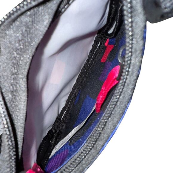 Nike Crossbody Sacoche Bag with Adjustable Strap - Multicolor Geometric Design - Picture 3 of 3